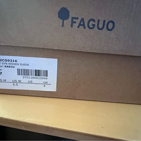 Brand new Faguo sneakers! Olive green with gold sparkles in the shoelaces. - Picture 5 of 5